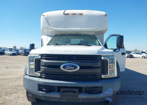 2017 Ford F550 z USA, uszkodzony, nr VIN 1FDAF5GT0HEE51147